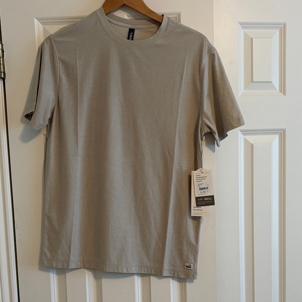 Vuori Men's Salt Heather Colored Short Sleeve Tee NWT